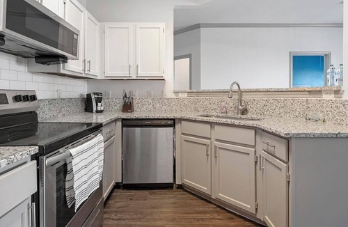 Stone Oak Apartment | Landing | Incredible 2BD, Gym