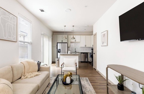 Fort Worth Apartment | Landing | Modern 1BD, Gym, Pool