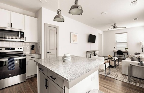 Fort Worth Apartment | Landing | Modern 1BD, Gym, Pool