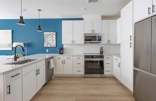 Civic Center Apartment | Landing | Modern 1BD, Gym, Rooftop Lounge