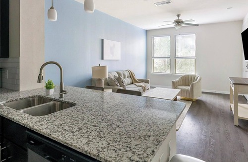 Conroe Apartment | Landing | Modern 1BD, Gym