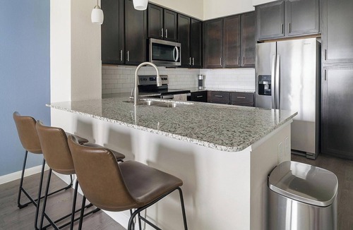 Conroe Apartment | Landing | Modern 1BD, Gym