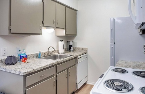 South Tulsa Apartment | Landing | Modern 1BD, Pool, Gym