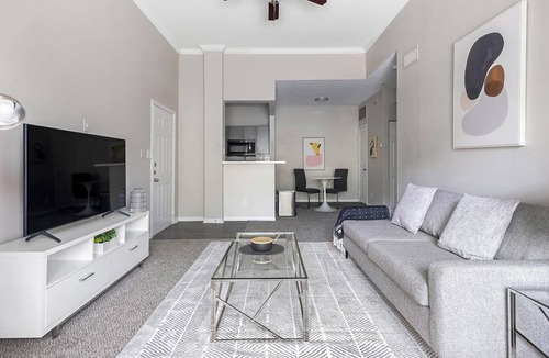 Briarforest Apartment | Landing | Modern 1BD, Pool, Gym