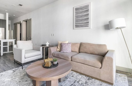Washington Ave./ Memorial Park Apartment | Landing | Modern 1BD, Pool, Gym