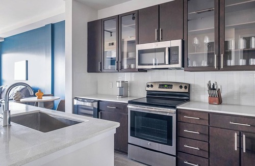 Woodland Heights Apartment | Landing | Modern 1BD, Yoga Studio, Gym