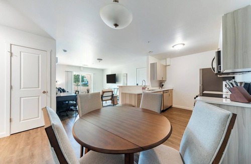South Richland Apartment | Landing | Modern 2BD, Clubhouse, Gym