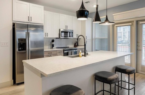 Garland Apartment | Landing | Modern 2BD, Clubhouse, Gym