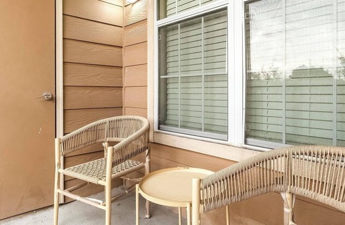 Barker Apartment | Landing | Modern 2BD, Gym, Clubhouse