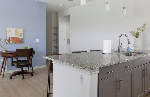 Red Oak Apartment | Landing | Modern 2BD, Gym