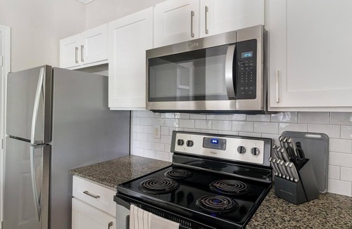 FM 1960 Apartment | Landing | Modern 2BD in Copperfield