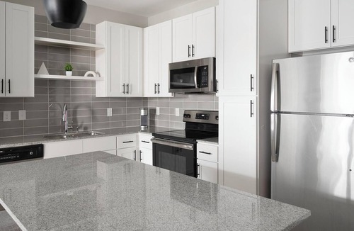Rock Creek Apartment | Landing | Modern 2BD, Gym, Courtyard
