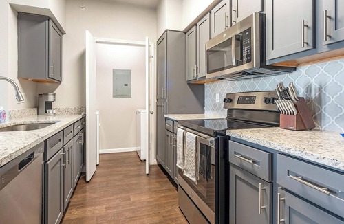San Antonio Apartment | Landing | Modern 2BD, Gym, Clubhouse