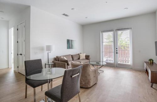 Denton Apartment | Landing Modern 3BD Clubhouse Courtyard