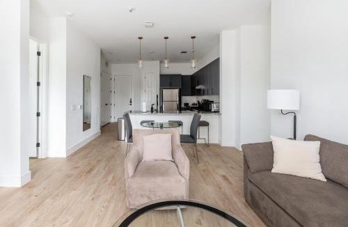 Denton Apartment | Landing Modern 3BD Clubhouse Courtyard