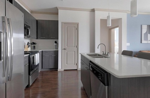 Wetmore Apartment | Landing | Modern 3BD, Gym, Yoga Studio