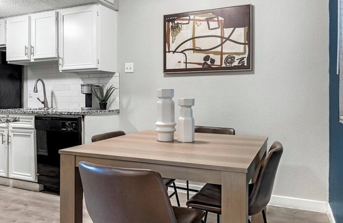 Southside Apartment | Landing | Modern Studio, Clubhouse, Pool