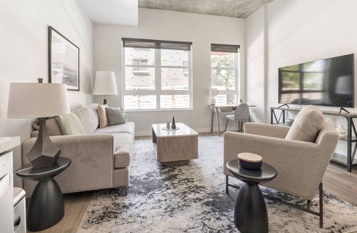 Englewood Apartment | Landing | Modern Studio, Gym, Rooftop Lounge