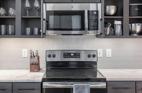 Denton Apartment | Landing | Spectacular 1BD, Clubhouse, Gym