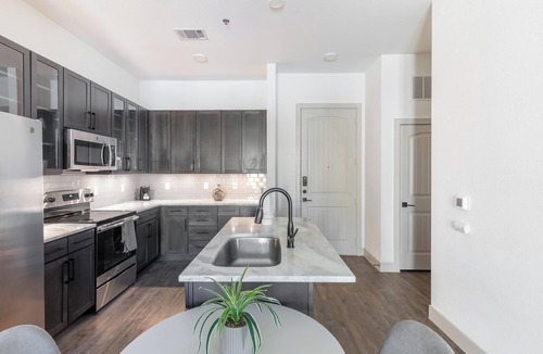 Denton Apartment | Landing | Spectacular 1BD, Clubhouse, Gym
