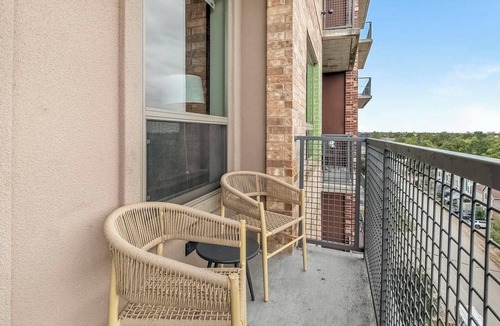 Woodland Heights Apartment | Landing | Spectacular 1BD, Gym, Game Room
