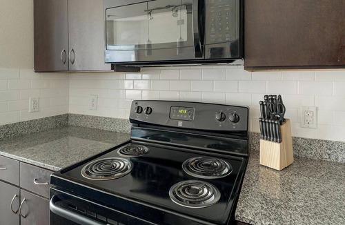 Northeast Houston Apartment | Landing | Spectacular 1BD, Gym, Game Room