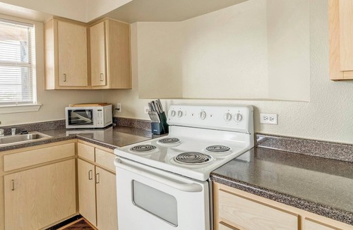 Southbelt/Ellington Apartment | Landing | Spectacular 2BD, Game Room, Gym