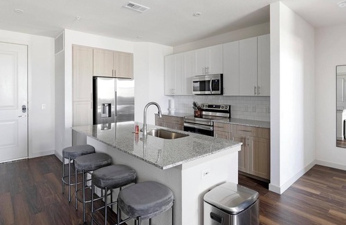 Fate Apartment | Landing | Spectacular 2BD, Pool, Clubhouse