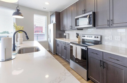 Deep Ellum Apartment | Landing | Spectacular 2BD, Rooftop Lounge, Pool