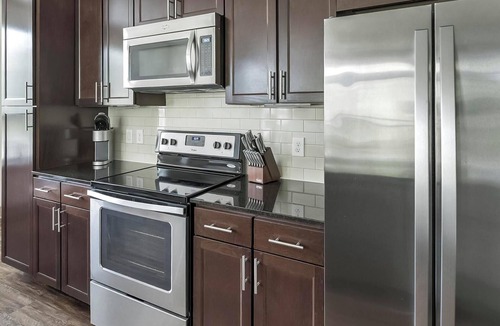 Klein Apartment | Landing | Spectacular 2BD, Gym, Clubhouse