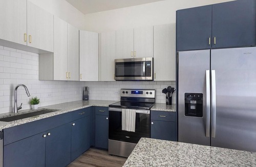 Addicks Apartment | Landing | Spectacular 2BD, Courtyard, Gym