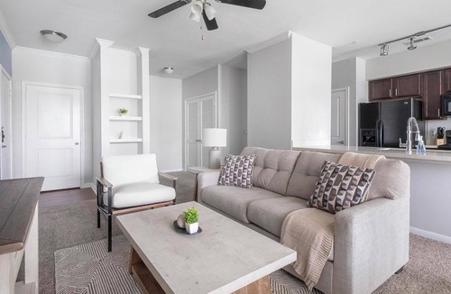 Atascocita Apartment | Landing | Spectacular 2BD, Gym, Game Room
