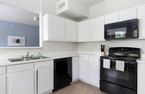 Humble Apartment | Landing | Spectacular 2BD, Gym, Yoga Studio