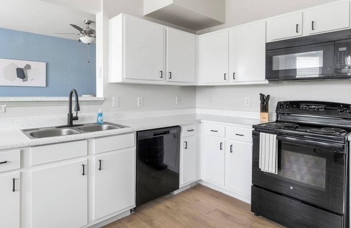 Humble Apartment | Landing | Spectacular 2BD, Gym, Yoga Studio