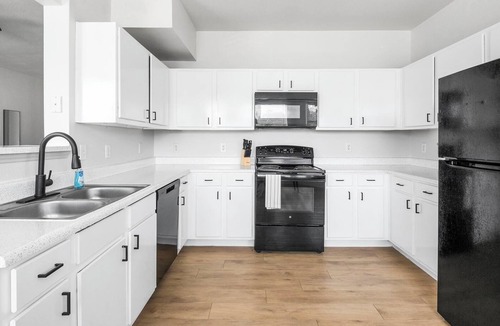 Humble Apartment | Landing | Spectacular 2BD, Gym, Yoga Studio