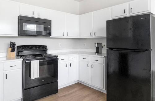 Humble Apartment | Landing | Spectacular 2BD, Gym, Yoga Studio