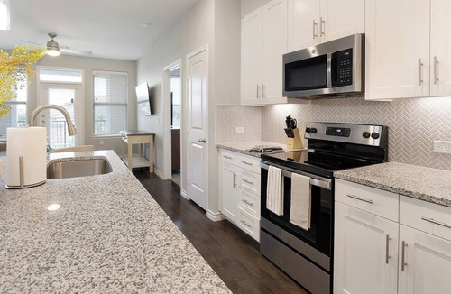 Red Oak Apartment | Landing | Spectacular 2BD, Gym