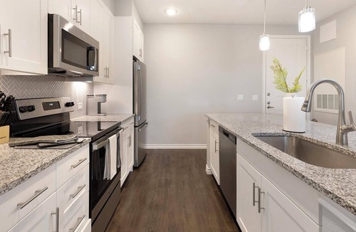 Red Oak Apartment | Landing | Spectacular 2BD, Gym
