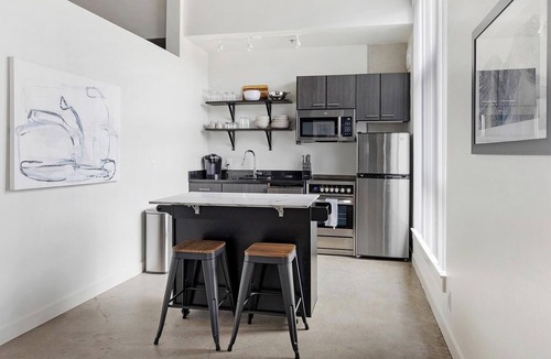 River North Art District Apartment | Landing | Spectacular Studio, Gym, Clubhouse