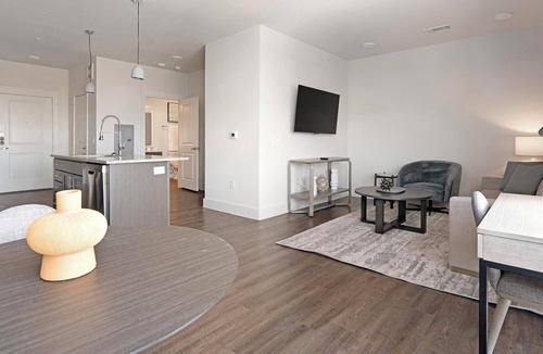 Stone Oak Apartment | Landing | Spectacular 1BD, Gym, Pool