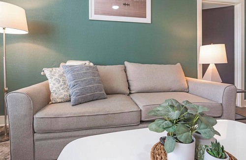 Tobin Hill Apartment | Landing | Spectacular 2BD, Clubhouse, Pool