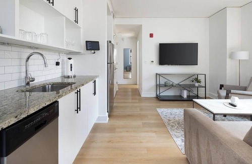 Financial District Apartment | Landing | Stunning 1BD, Yoga Studio, Gym