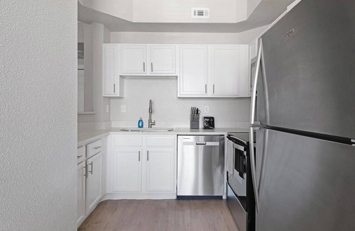 Barker Apartment | Landing | Stunning 1BD, Clubhouse