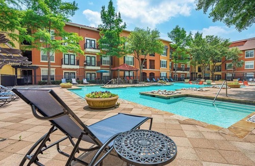Las Colinas Apartment | Landing | Stunning 1BD, Clubhouse