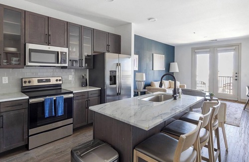 Denton Apartment | Landing | Stunning 1BD, Courtyard, Gym