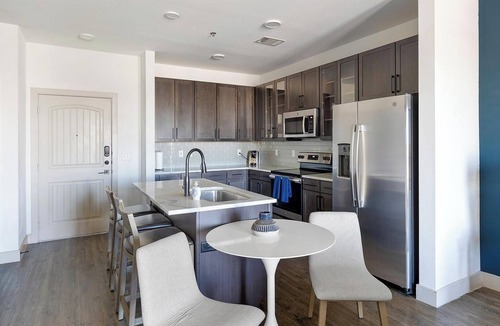 Denton Apartment | Landing | Stunning 1BD, Courtyard, Gym