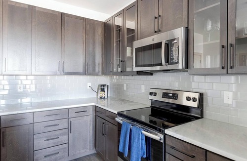 Denton Apartment | Landing | Stunning 1BD, Courtyard, Gym