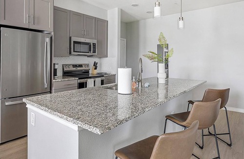 Red Oak Apartment | Landing | Stunning 1BD, Gym