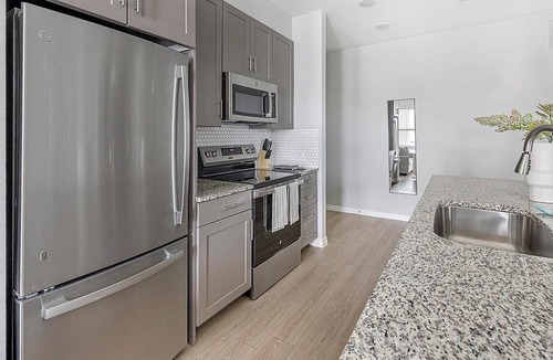 Red Oak Apartment | Landing | Stunning 1BD, Gym