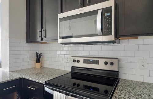 Conroe Apartment | Landing | Stunning 1BD, Gym